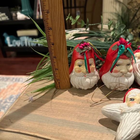 Set Of 7 Vintage Ceramic Santa Christmas Ornaments - Picture 5 of 7